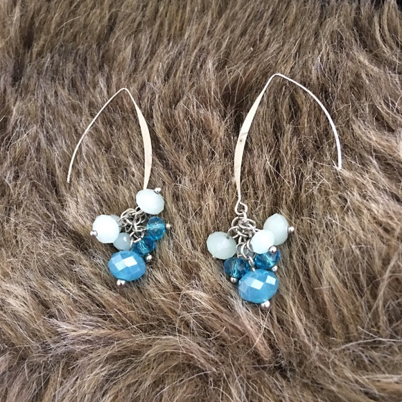 V Shape silver tone dangle bead hoop earrings - Picture 4 of 5